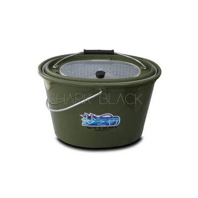 El Balde Pequeño para Cebo Vivo MB9325 tiene un diseño ovalado y compacto con cesta interna y tapa perforada. Ideal para mantener las carnadas frescas y oxigenadas.